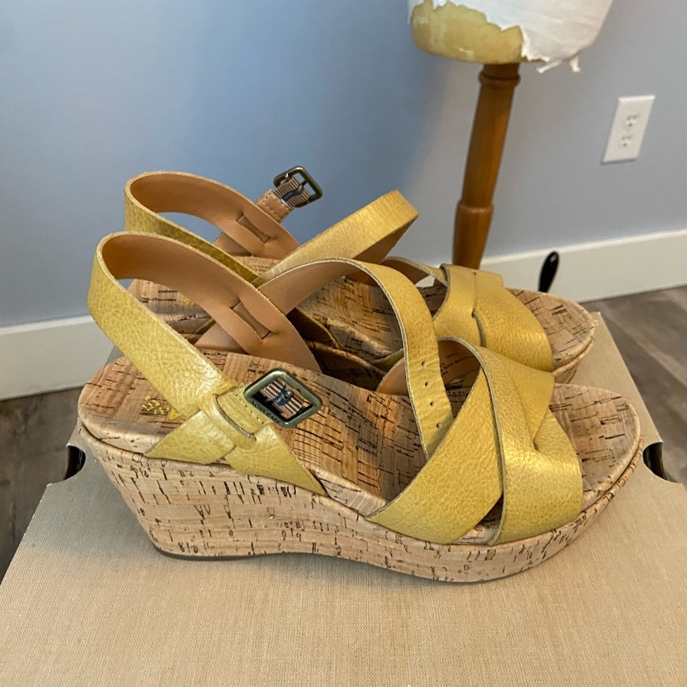 Kork ease yellow wedge sandals sz 8